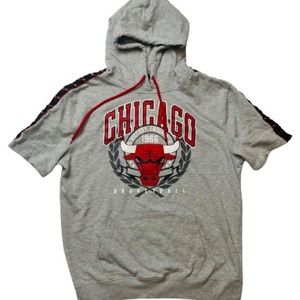 Chicago Bulls NBA Gray & Red Short-Sleeve Sweatshirt Hoodie Men’s Size Large